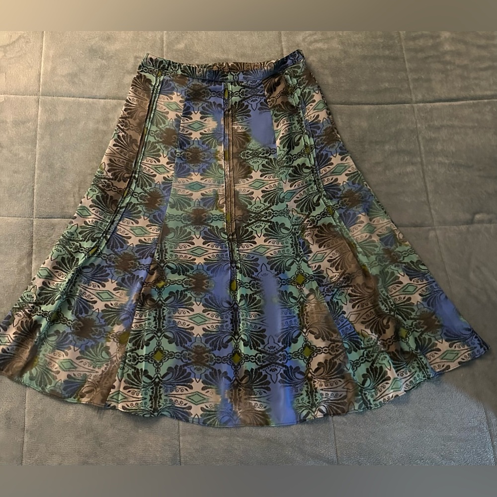 NWOT - Women’s East 5th flair knee length skirt / size : 12 / multicolor